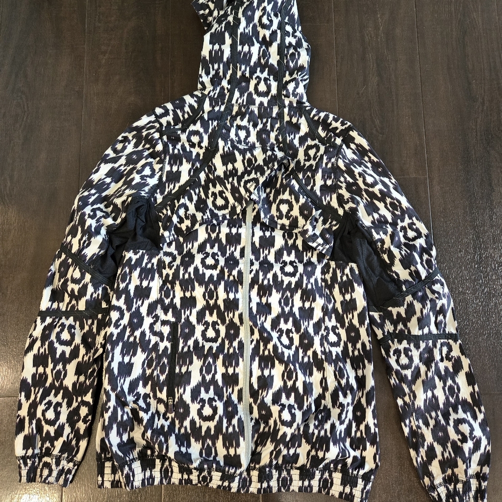 Lululemon - Picture 3 of 4